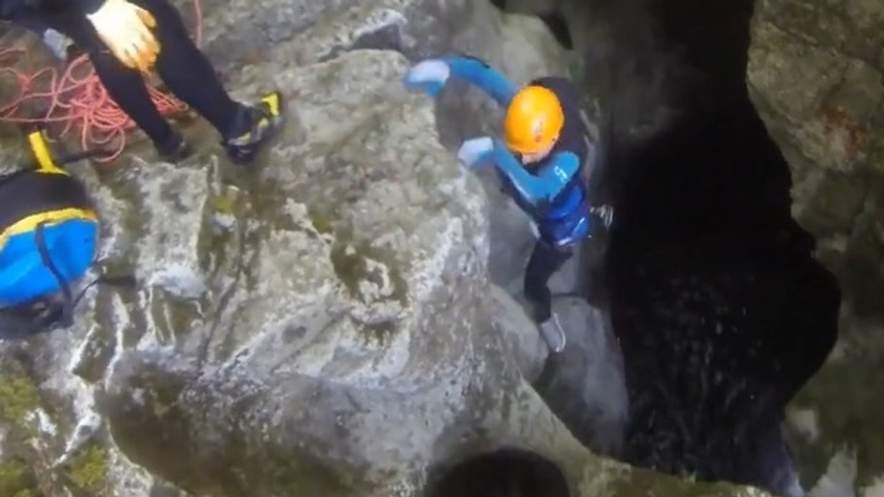 Il chute de plusieurs mètres lors d'une sortie en canyoning