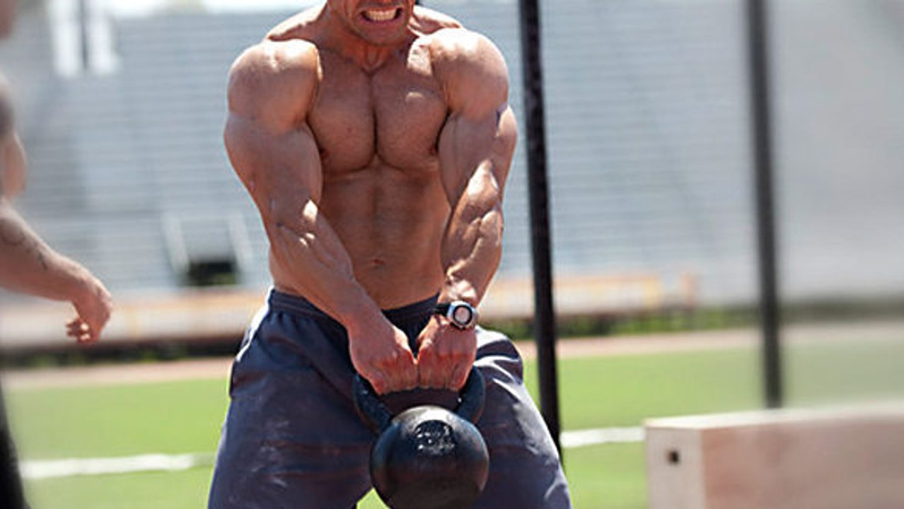 Se muscler le haut du corps grâce à un programme à faire chez soi, lesté d'un poids