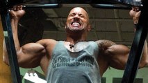 La session d'haltères intensive de The Rock