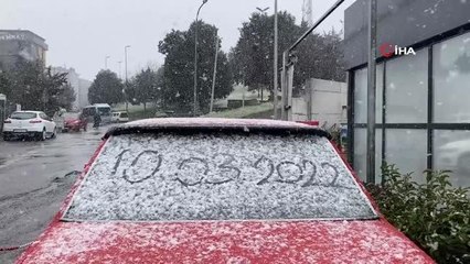 Pendik'te lapa lapa kar yağdı, vatandaşlar zor anlar yaşadı