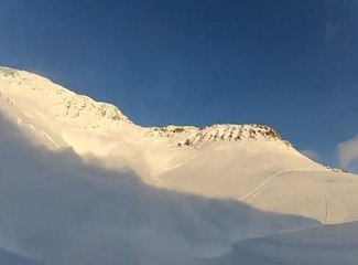 Une motoneige ne peut rien contre une avalanche