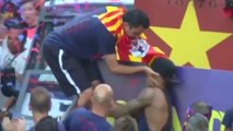 Quand Xavi s'énerve sur Neymar lors de la parade du Barça