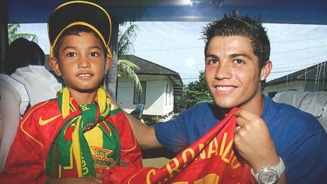 Découvrez la belle histoire de Martinus, survivant du tsunami, et devenu footballeur grâce à Cristiano Ronaldo