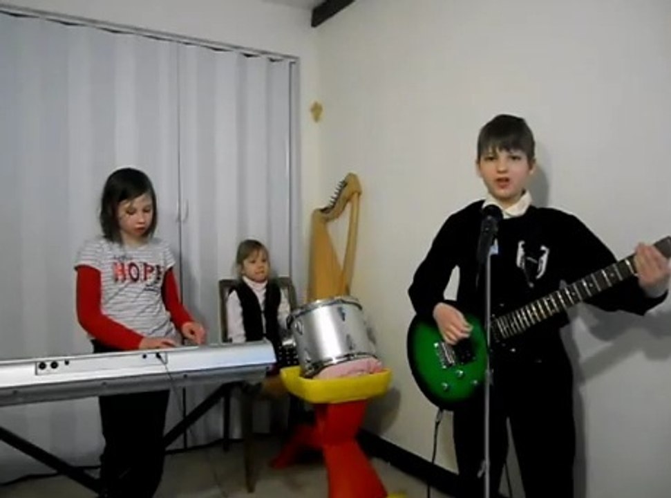 Ces enfants reprennent le groupe de Metal Rammstein