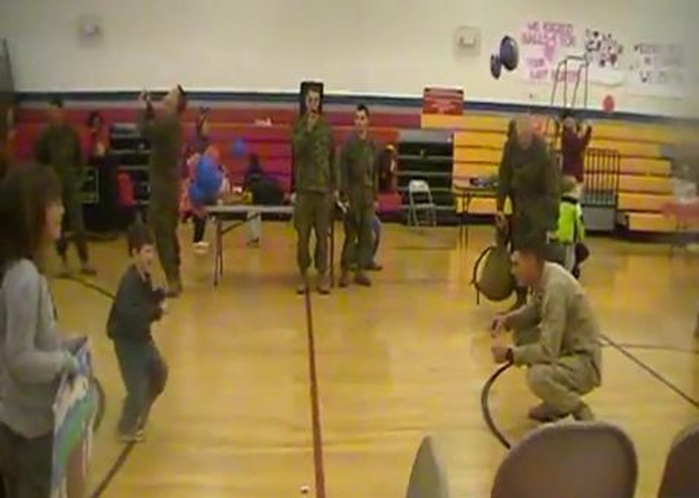 A son retour, ce militaire découvre que son fils handicapé sait marcher