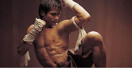 Arts Martiaux : Tony Jaa en démonstration de force sur un ring