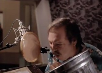 Ce doubleur professionnel reproduit le rugissement du lion à la perfection