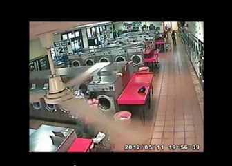 Ces parents mettent leur enfant dans le sèche-linge