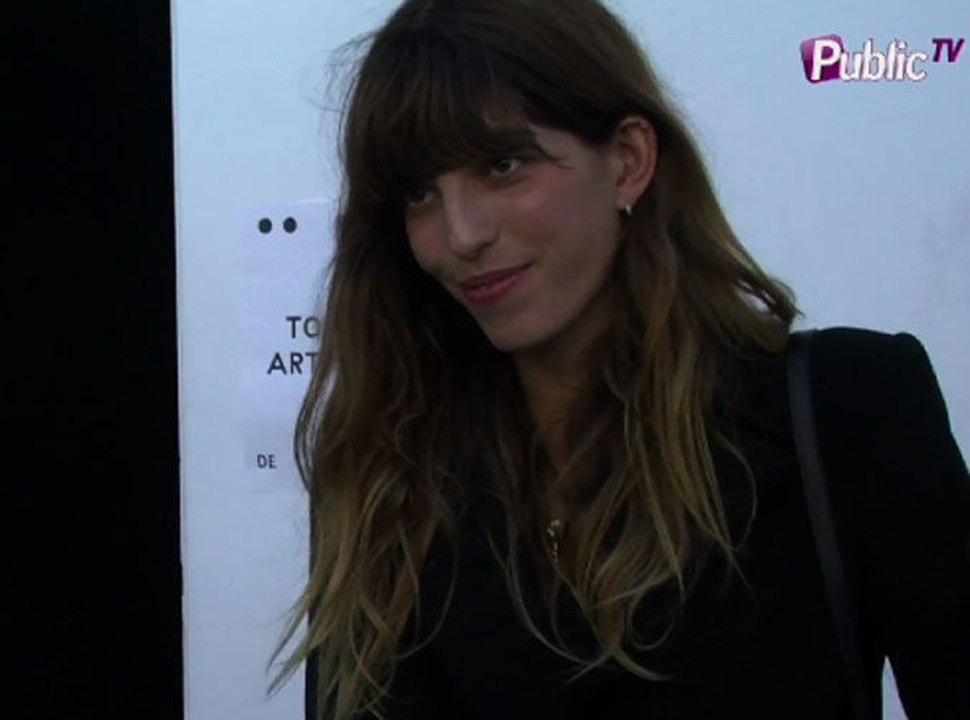 Exclu video: Fashion Week Paris : Lou Doillon et Alice Dellal au défilé d’Anthony Vaccarello !