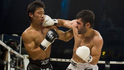 Muay Thaï : la technique de la feinte avec la main opposée