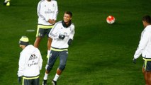Cristiano Ronaldo inscrit un but incroyable en coup du foulard à l'entraînement du Real Madrid