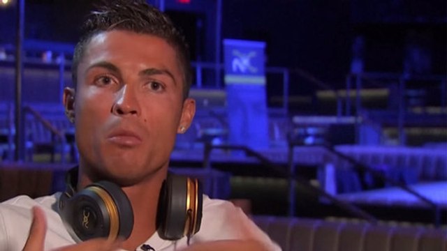 Cristiano Ronaldo pète un plomb en pleine interview