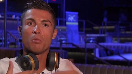 Cristiano Ronaldo pète un plomb en pleine interview