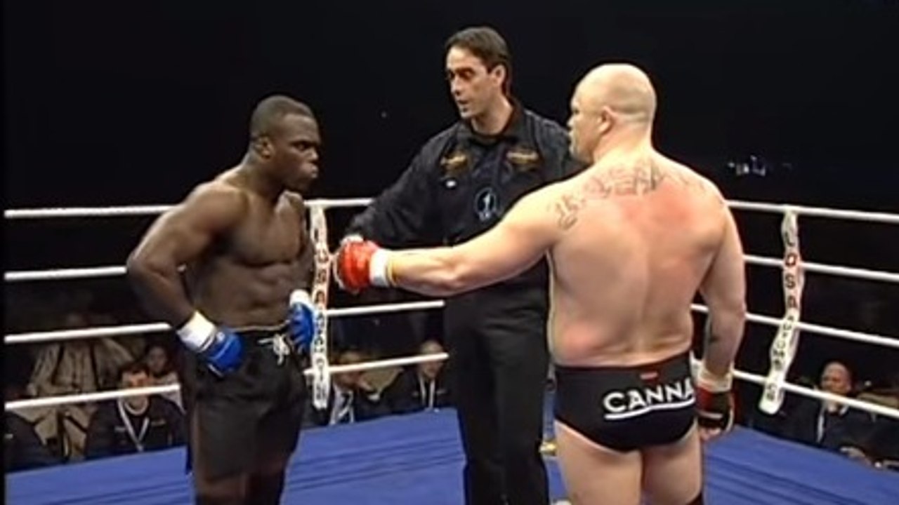 MMA : Melvin Manhoef refuse de saluer Bob Schrijber et en paye le prix