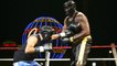Oscar de la Hoya affronte Shaquille O'neal sur un ring de boxe