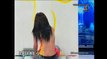 Une Thaïlandaise se met à peindre seins nus à la télévision !