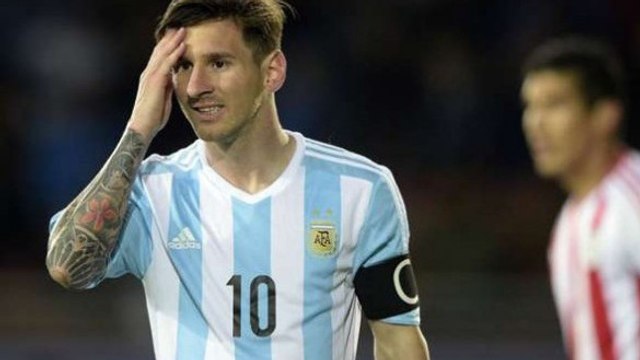 Lionel Messi tire un coup franc totalement ridicule avec l'Argentine