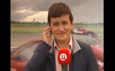 Un journaliste se fait renverser par une voiture en plein drift !