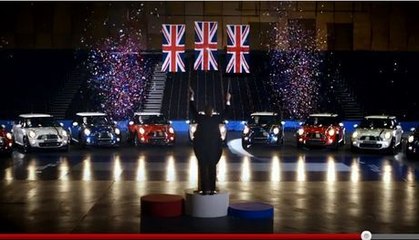 Le ''God Save The Queen'' joué... par une fanfare de Mini !
