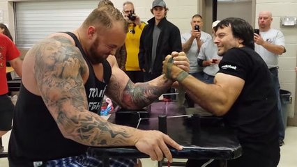 Le jour où La Montagne a affronté Devon Larratt, champion du monde de bras de fer