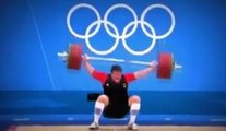 JO 2012 : un haltérophile fait une chute impressionnante !