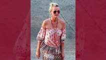 Laeticia Hallyday découvre son ennemi juré sur la tombe de Johnny...