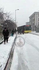 Bu da oldu İETT otobüsü yolcuların gözü önünde patladı