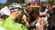 Tour de France 2012 : Peter Sagan signe un autographe sur le sein d'une supportrice