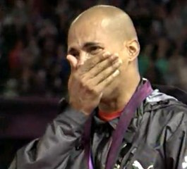 JO 2012 : les larmes de Felix Sanchez sur le podium