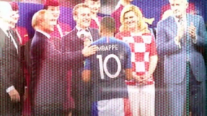 Emmanuel Macron main dans la main avec une bombe... ces images qui ont fait le tour de la planète !