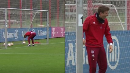 Bayern Munich : Thomas Müller se fait allumer après avoir perdu le Crossbar Challenge