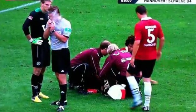 Football: docteur en droit et arbitre de foot, il n'arrive pas à boire de l'eau