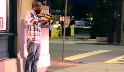 Regardez comment Seth Gilliard détourne son violon pour faire de la pop