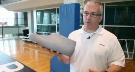 Découvrez les chaussures de l'homme le plus grand des Etats-Unis créées par Reebok