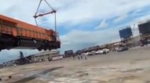 Ce câble cède sous le poids d’une locomotive de plusieurs tonnes!