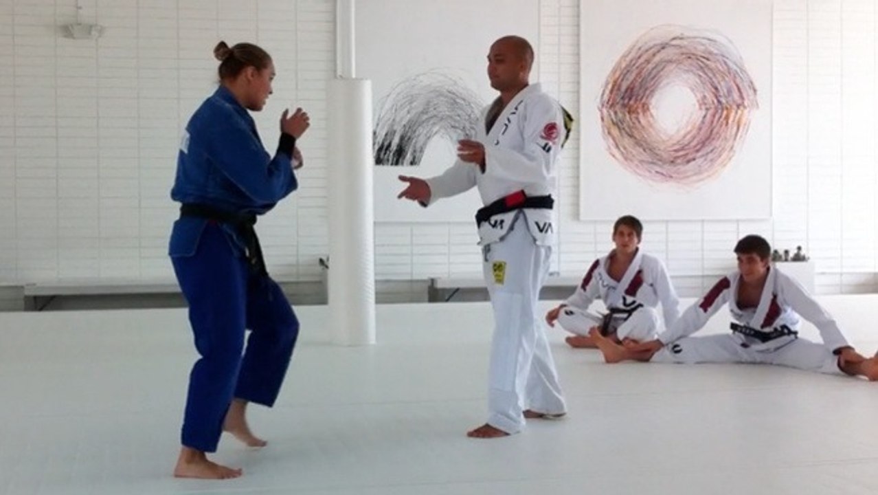 Jiu Jitsu : Ronda Rousey affronte le légendaire BJ Penn à l'entrainement
