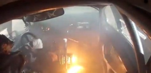 Regardez Ken Block tenter de poursuivre sa course avec une voiture en feu