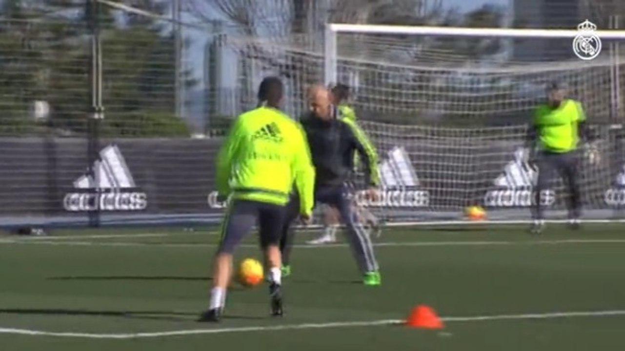 Real Madrid : Cristiano Ronaldo combine avec Zinédine Zidane à l'entraînement