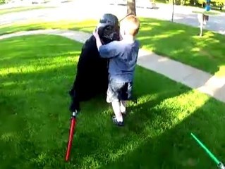 Pour son retour, ce militaire fait une surprise à son fils en se déguisant en Dark Vador