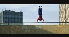 Ce pro du parkour se prend pour Spider-Man dans les rues de Londres