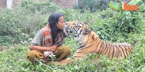 Le meilleur ami de cet indonésien est un tigre du Bengale !