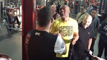 Anderson Silva et Michael Bisping se chauffent verbalement avant leur combat