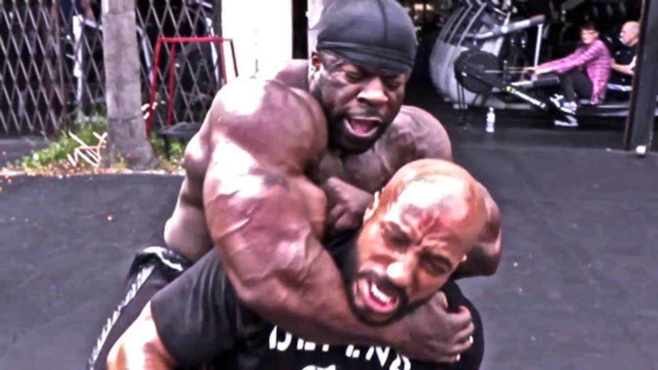 Kali Muscle va t-il bientôt monter sur le ring et devenir combattant de MMA ?