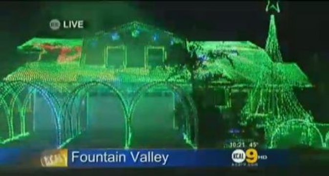 Elle décore sa maison avec plus de 65 000 ampoules pour les fêtes de Noël