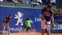 Tennis : un ramasseur de balle se prend un énorme faceplant en plein match