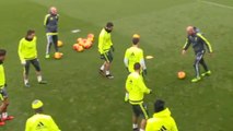 Zinédine Zidane régale à l'entraînement du Real Madrid