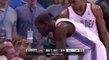 NBA : en plein match Kevin Durant embrasse une spectatrice pour s'excuser d'avoir renversé son verre