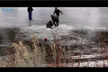 Regardez le sauvetage d'un lugeur tombé dans un lac gelé tourner au fiasco
