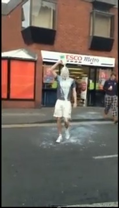 Le milking, ou quand se verser une bouteille de lait sur le corps devient tendance