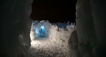 Découvrez cet impressionnant château de glace réalisé aux Etats-Unis !